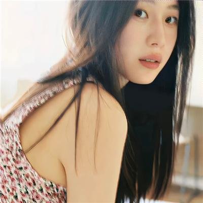 假冒女团 海报